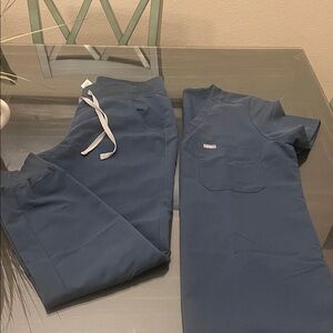 Figs Charcoal Scrub Set